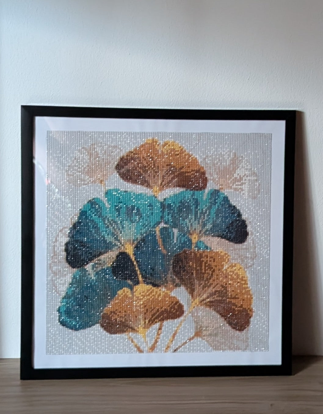 Foglie di Ginkgo Biloba oro e turchese con cornice nera