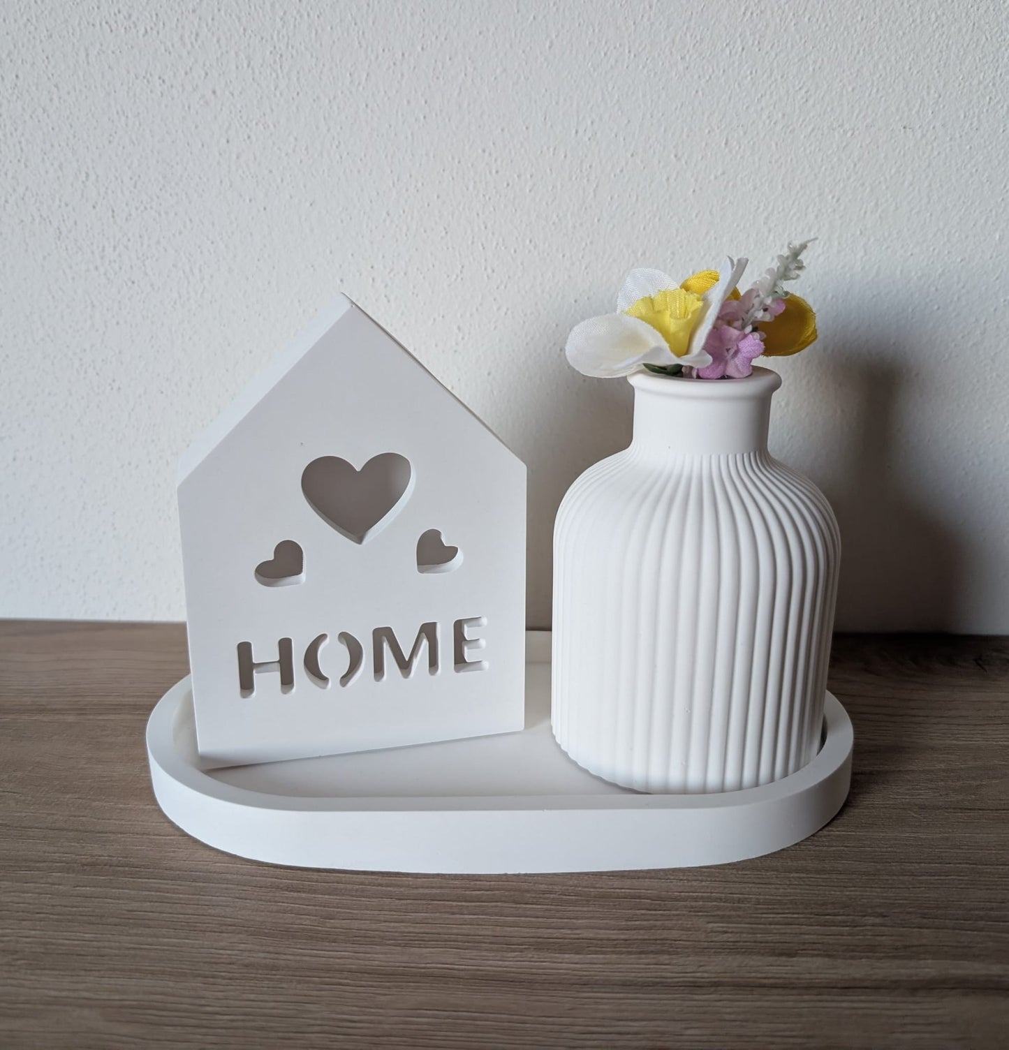 Tris decorativo: casetta Home, vaso plissettato e vassoio ovalato