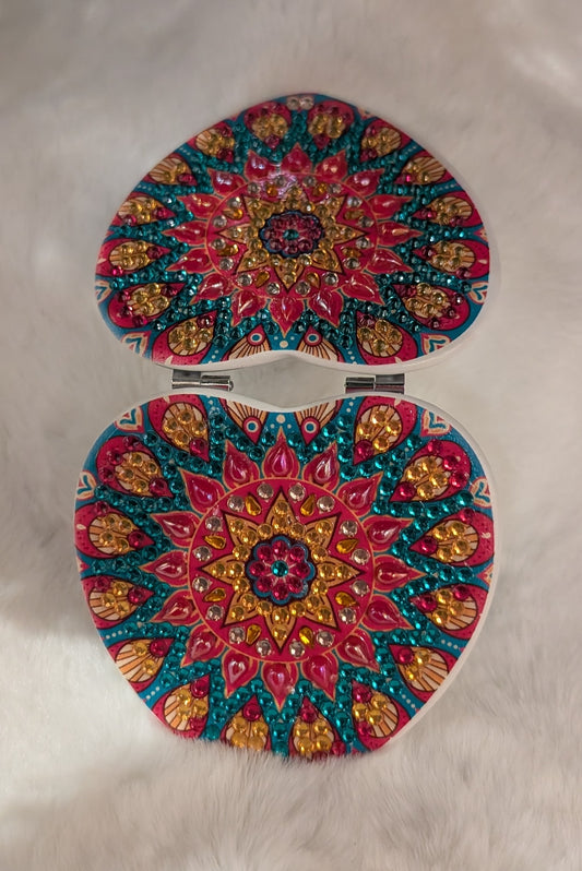 Specchietto Tascabile a Forma di Cuore – Accessorio Unico