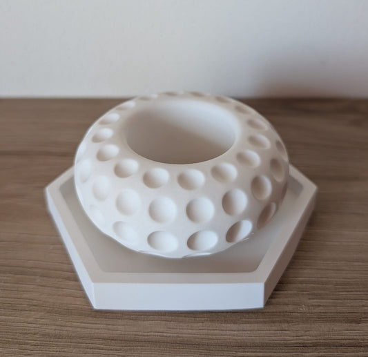 Mini vaso moderno in gesso bianco con vassoio esagonale
