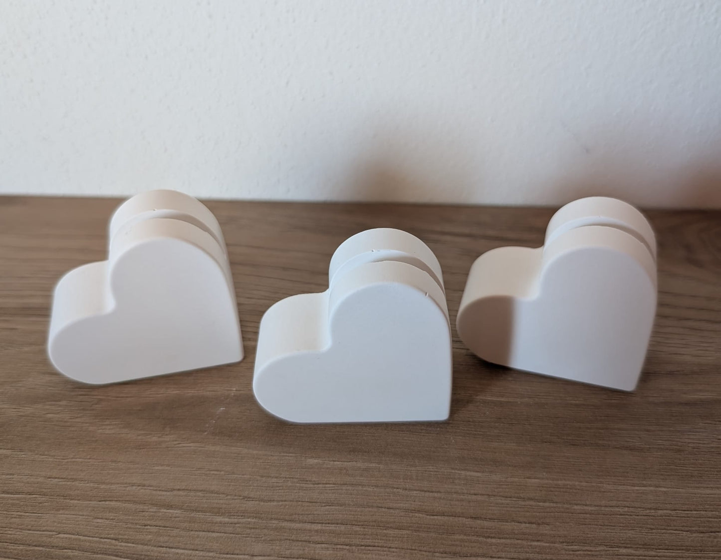 Segnaposto/portafoto a cuore in gesso bianco