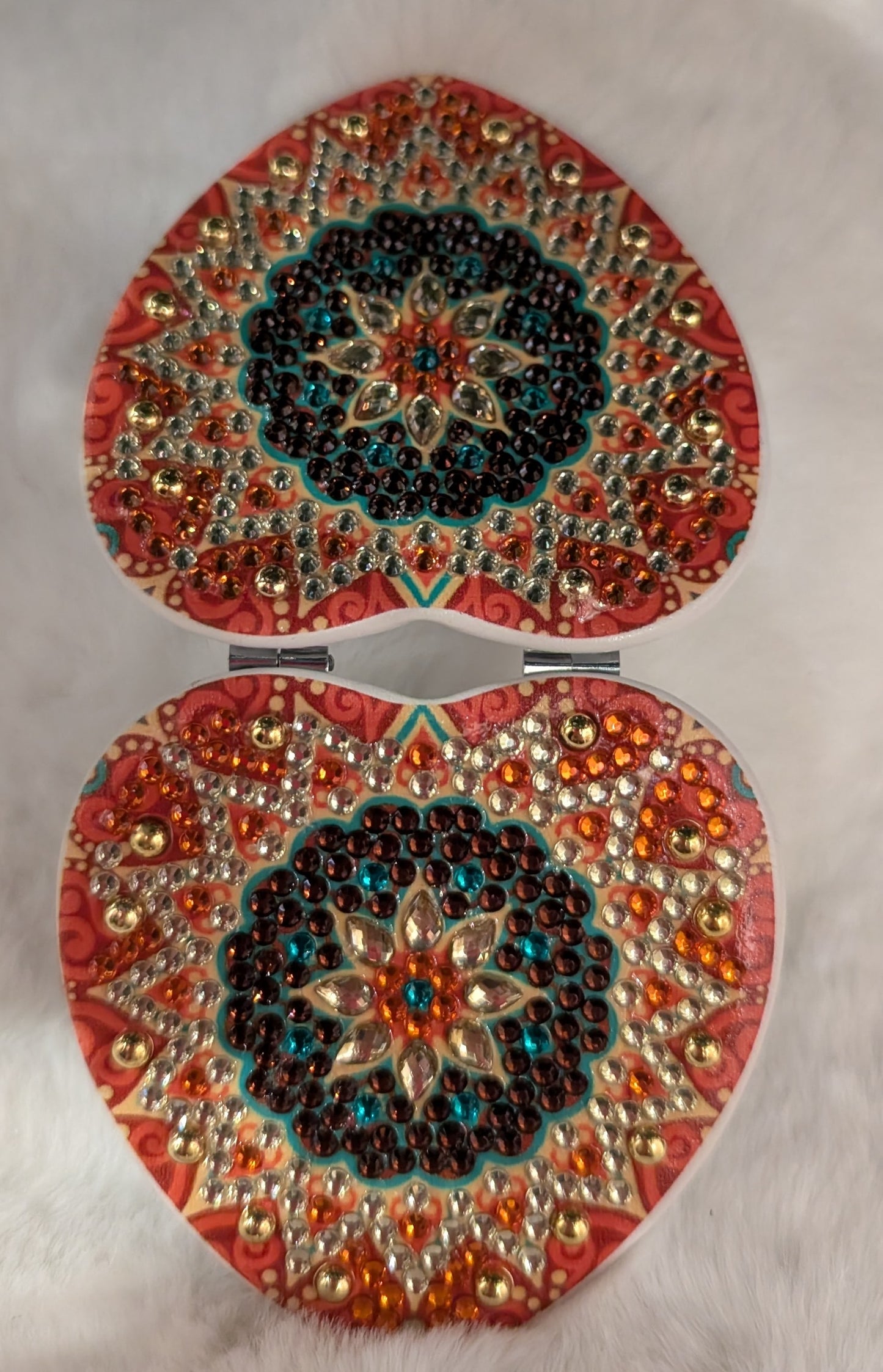 Specchietto Tascabile a Forma di Cuore – Accessorio Unico