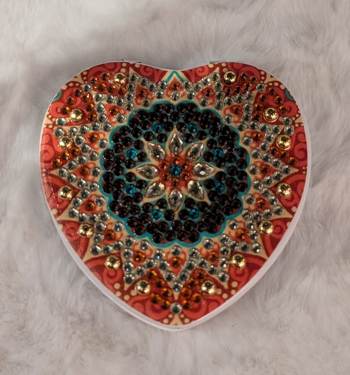 Specchietto Tascabile a Forma di Cuore – Accessorio Unico